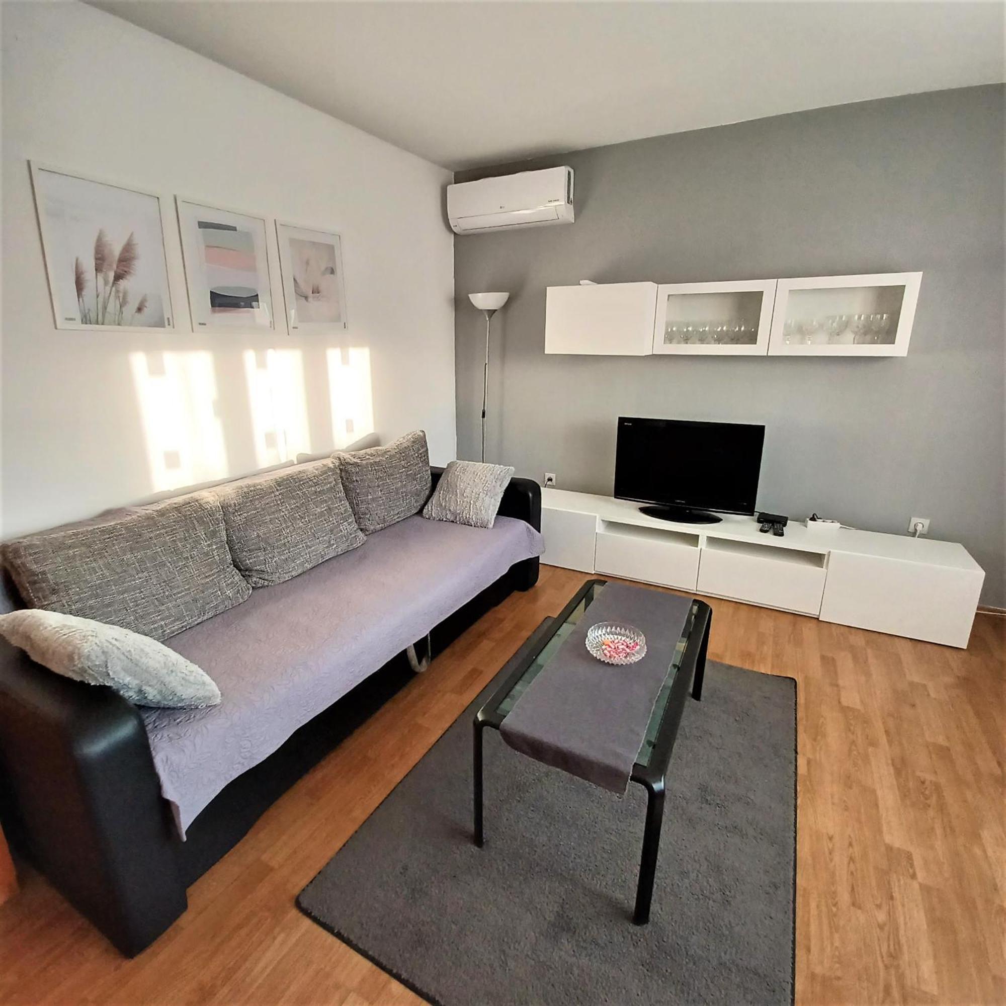 Apartmani Nada 塞尼 外观 照片
